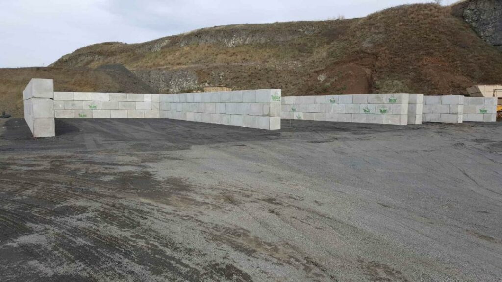 <p>blocs béton BBlox 160x80x80</p>